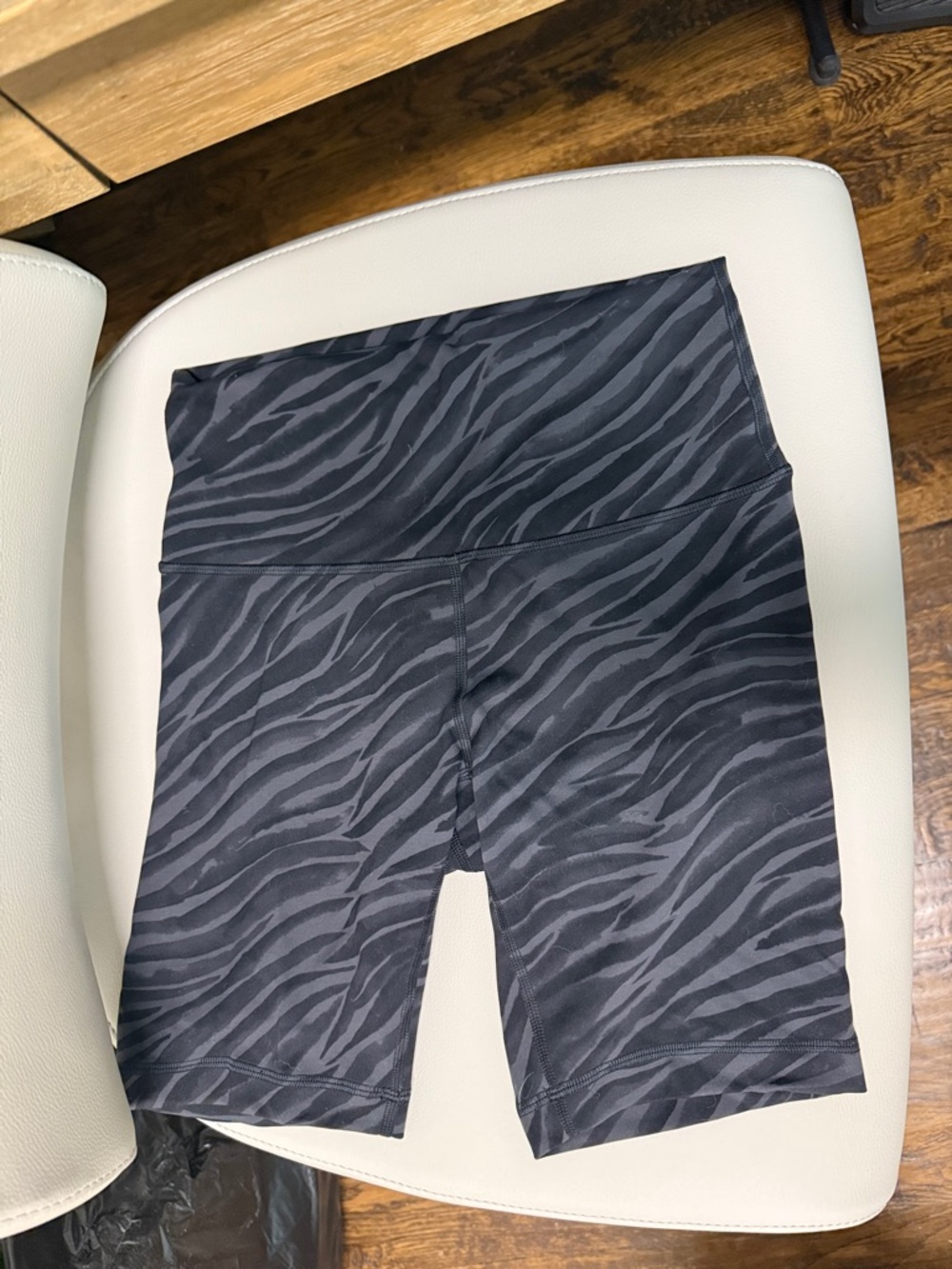 Lululemon Wunder train High-Waist Zebra Print Bike Shorts - 6